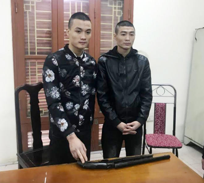 Hai đối tượng Sơn và Quân tại cơ quan Công an.