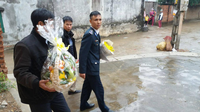 Bước chân vội vã của người lính biển về bên bà mẹ Ngần.