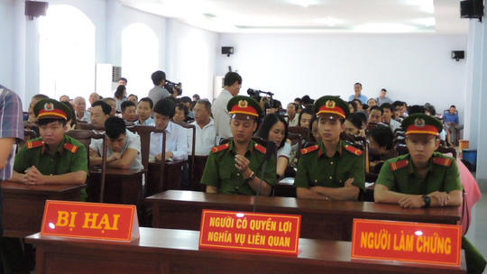 Vụ án có số bị hại, người có quyền lợi nghĩa vụ liên quan và người làm chứng rất đông.