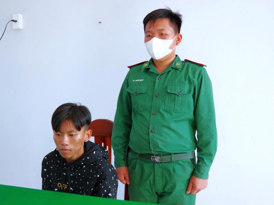 Đối tượng Đặng Quách Đức Tài, đã khai nhận hành vi tàng trữ trái phép chất ma túy của mình tại Đồn Biên phòng Khánh Hội.