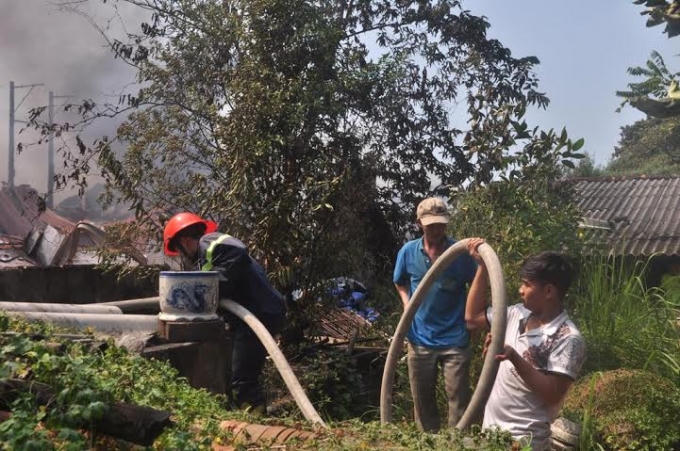 Lấy nước đưa vào tiếp cận bên trong căn nhà.