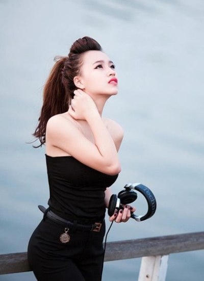 DJ Tít nổi tiếng xinh đẹp và tài năng, cô sở hữu một thân hình cũng rất nóng bỏng. Ảnh: Internet.
