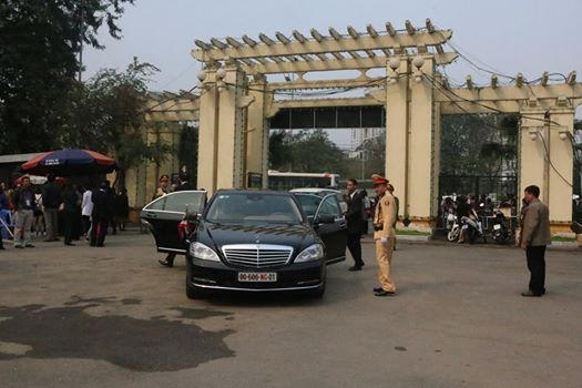 Các quan khách đã có mặt tại lễ hội.