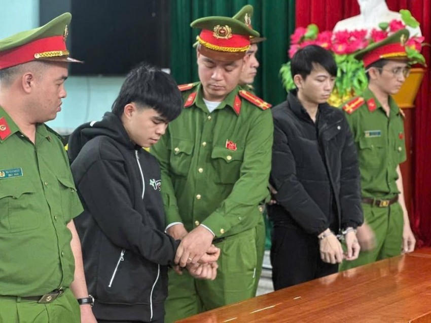 Hai đối tượng tại cơ quan Công an. (Ảnh: Công an Tuyên Quang).