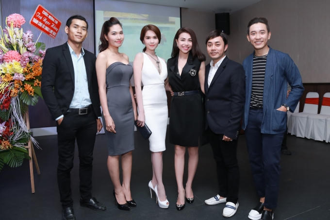 Đông đảo bạn bè đến chúc mừng Trà Ngọc Hằng