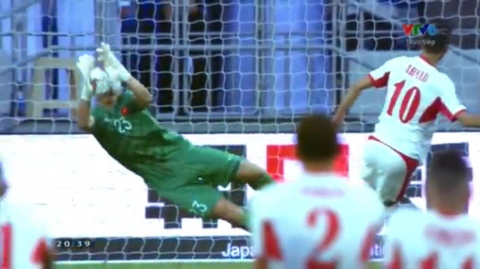 Thủ thành Văn Lâm lọt top cản phá nhiều nhất thời điểm hiện tại Asian Cup 2019. (Ảnh: Cắt từ clip)