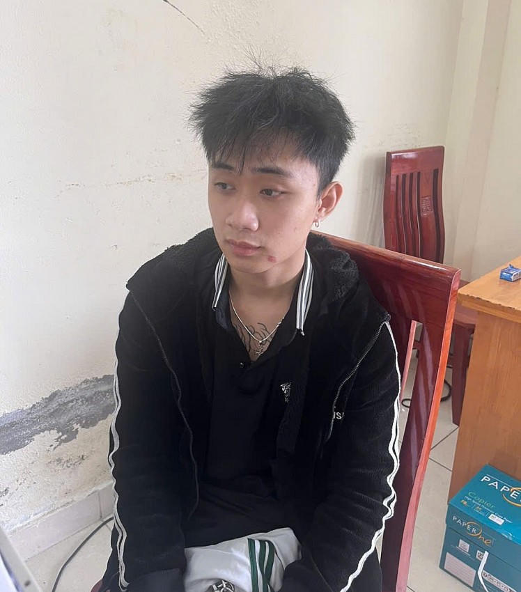 Đối tượng Lê Đinh Xuân Hiếu tại cơ quan công an