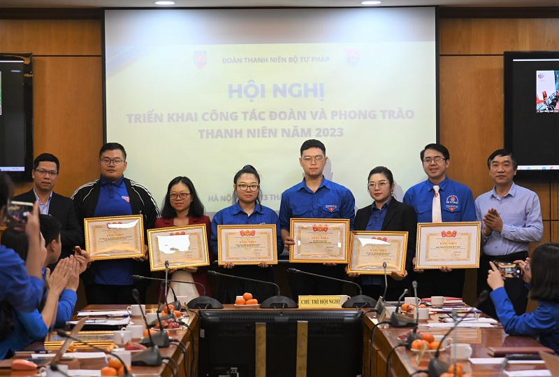 18E38E01-62C7-4163-A12A-9CE7AC73B82C.