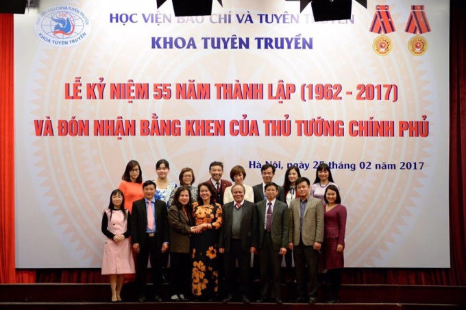 Lãnh đạo, cán bộ giảng viên Khoa Tuyên truyền (Học viện Báo chí và Tuyên truyền) tại buổi lễ kỉ niệm 55 năm 55 năm ngày thành lập.