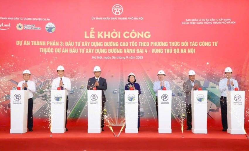 Các đại biểu dự lễ khởi công