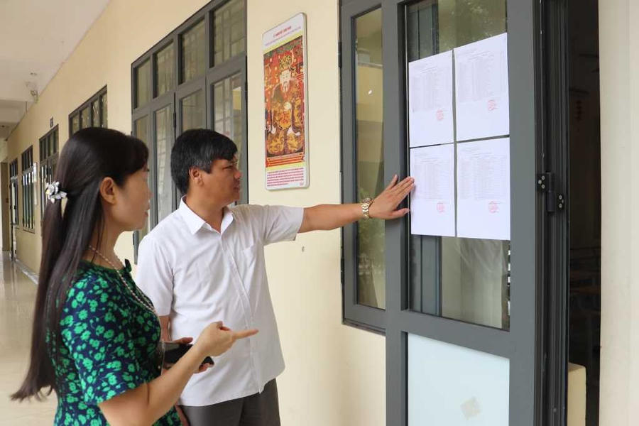 Kiểm tra công tác chuẩn bị, sẵn sàng cho kỳ thi tuyển sinh lớp 10 THPT năm học 2025-2026 tại một Hội đông coi thi .