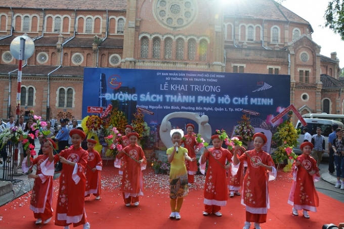 Những tiết mục chào mừng ngày khai trương của các em học sinh Thành phố mang tên Bác.