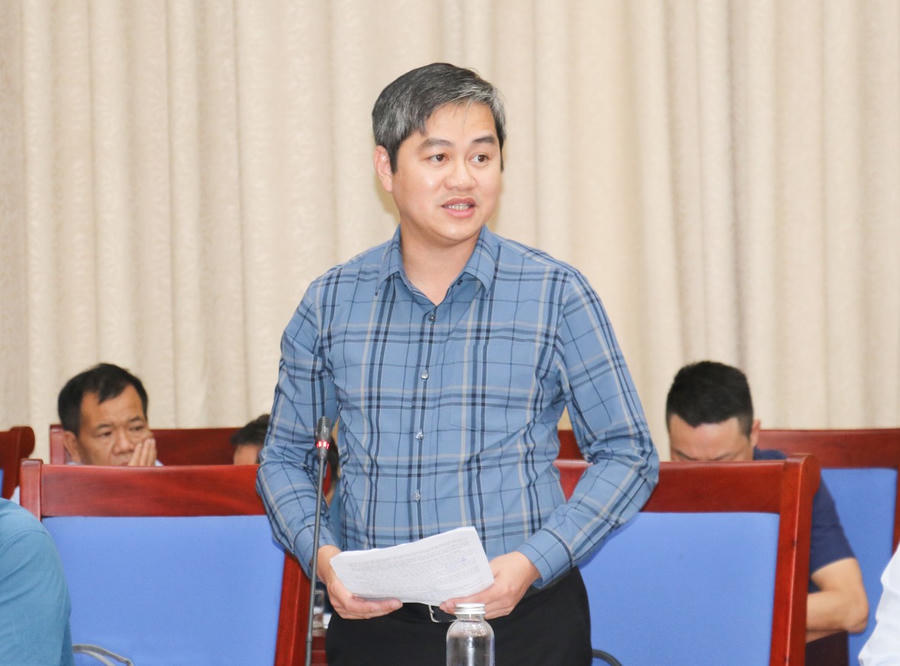 Chủ tịch UBND thị xã Hoàng Mai Nguyễn Hữu An đề nghị sở NN&PTNT chỉ đạo các cơ quan chuyên môn hỗ trợ các tàu cá 3 không thực hiện đăng ký, đăng kiểm.