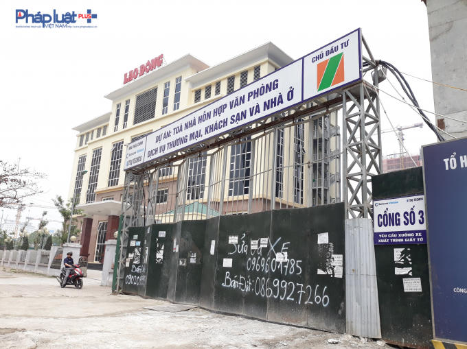 Cổng dự án tại đường Phạm văn Bạch.