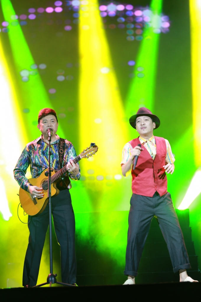 Trường Giang chia sẻ lý do anh ít tham gia các chương trình ở miền Bắc bởi anh sợ đi máy bay. Anh chỉ tham gia các chương trình xung quanh Sài Gòn.