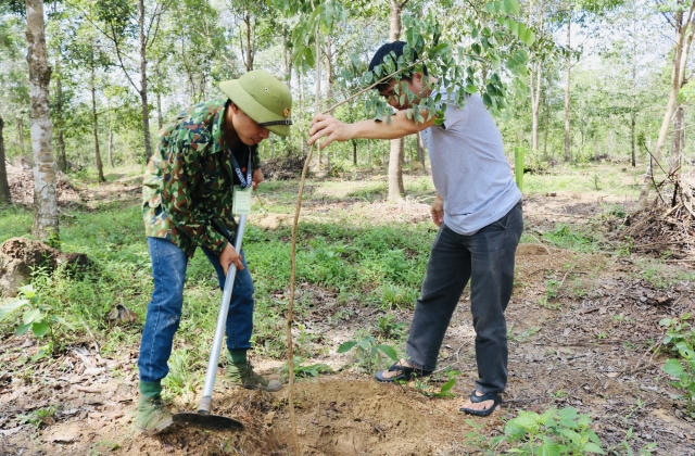 Trồng 500 cây gỗ quý tại Khu bảo tồn Thiên nhiên văn hóa Đồng Nai