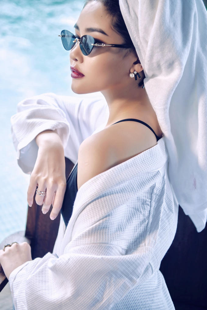 “Bỏng mắt” khi ngắm thân hình thần Vệ Nữ của Lê Âu Ngân Anh