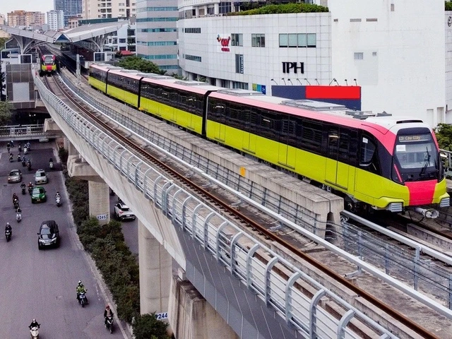 Tàu đường sắt Nhổn-ga Hà Nội. (Ảnh: MRB)