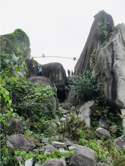 Mật khu Hầm Hinh căn cứ bí mật của quận đội Xuân Lộc năm 1946-1948.