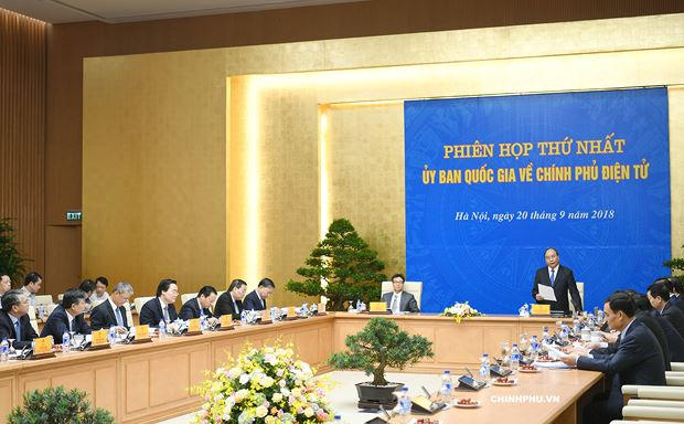 Thủ tướng Nguyễn Xuân Phúc phát biểu tại phiên họp.