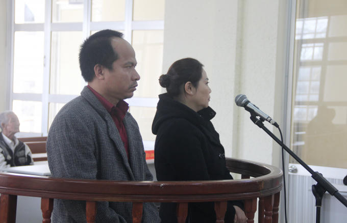 Hai bị cáo tại phiên tòa.