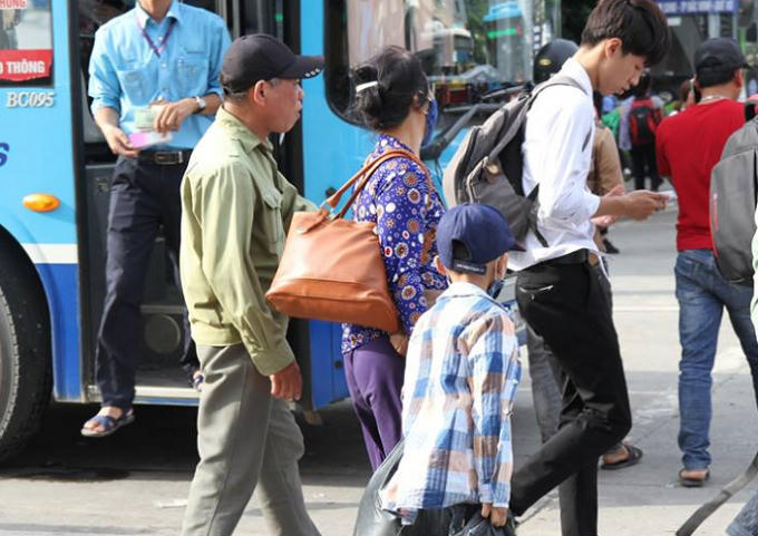 Hành lý mang theo trong chuyến vê quê nghỉ lễ.