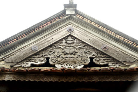 Tất cả đều rất tinh xảo được tạo ra dưới bàn tay thợ tài hoa của các nghệ nhân làng mộc ngay trong vùng Tổng Nủa, làng truyền thống Chàng Sơn Làng nghề mộc lâu đời và nổi tiếng của xứ Đoài.