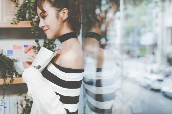 Những chiếc áo hay váy dáng rộng sẽ rất thuận tiện, giúp cô cảm thấy thoải mái.