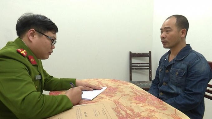 CAH Thường Tín lấy lời khai của đối tượng Đào Văn Trong cầm đầu vụ đánh bạc .