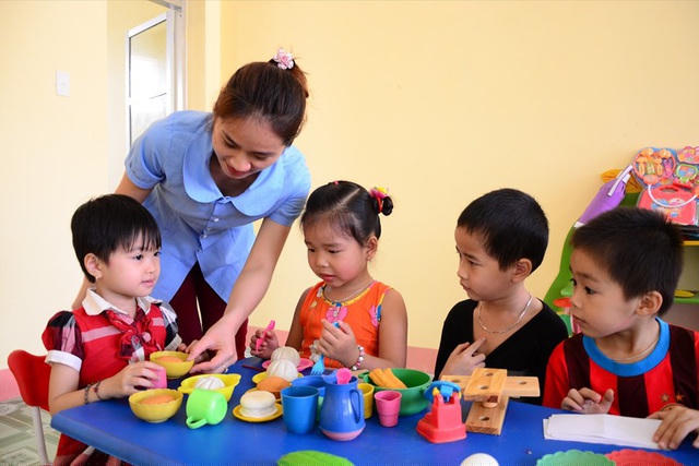 Đối với hạng chức danh nghề nghiệp thấp nhất của mỗi cấp học (hạng IV đối với cấp mầm non, tiểu học; hạng III đối với cấp THCS, THPT) thì chưa có yêu cầu về chứng chỉ bồi dưỡng theo tiêu chuẩn chức danh nghề nghiệp