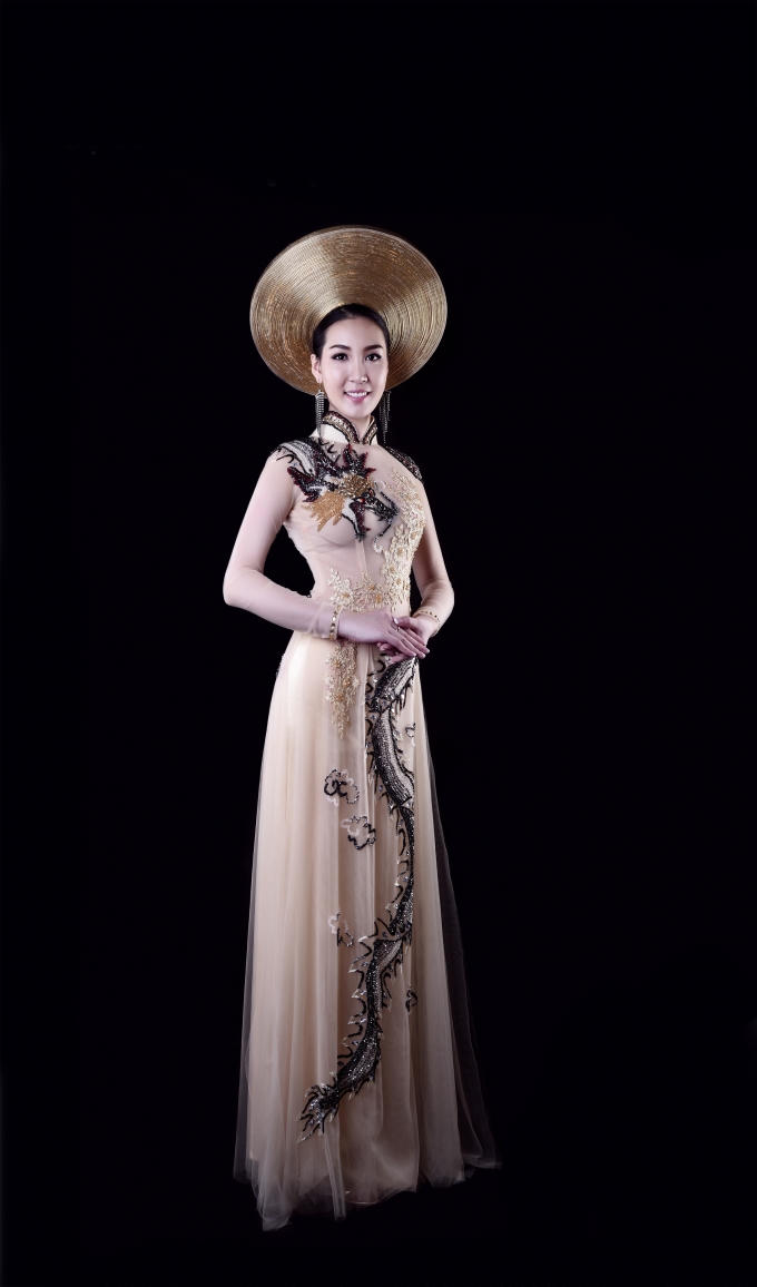 Mẫu thiết kế áo dài lấy ý tưởng từ long và phụng.