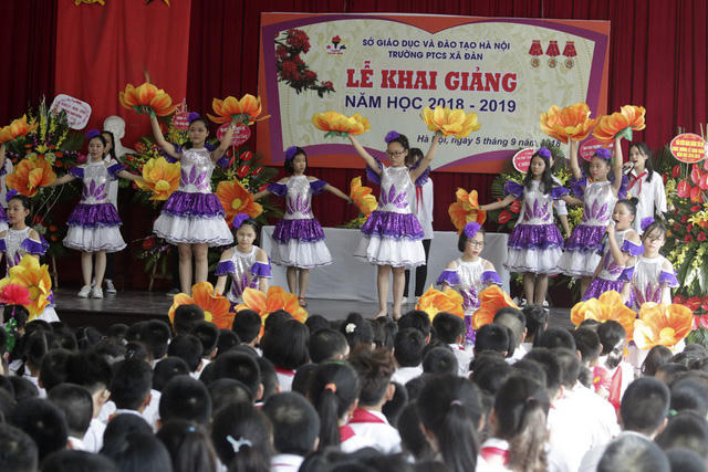 Các tiết mục văn nghệ của thầy trò trường Xã Đàn góp vui trong lễ khai giảng.