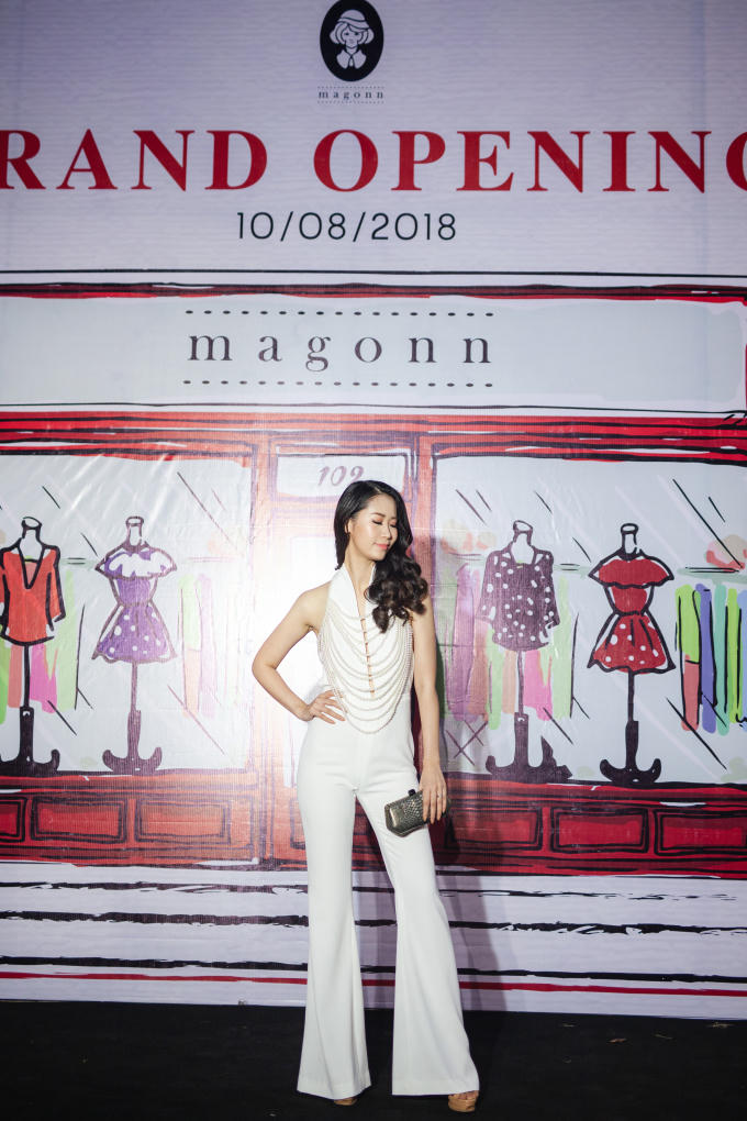 Dương Thuỳ Linh diện v&aacute;y hở lưng t&aacute;o bạo