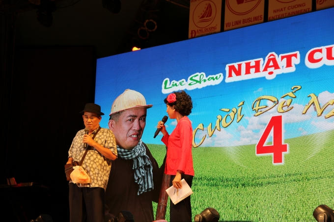 Anh hóa thân thành anh Bảy đi bán vé số