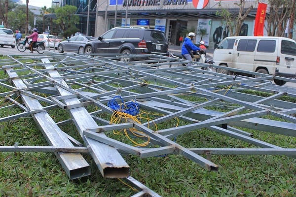 Điều chỉnh các bảng màu sặc sỡ trên đường Nguyễn Chí Thanh