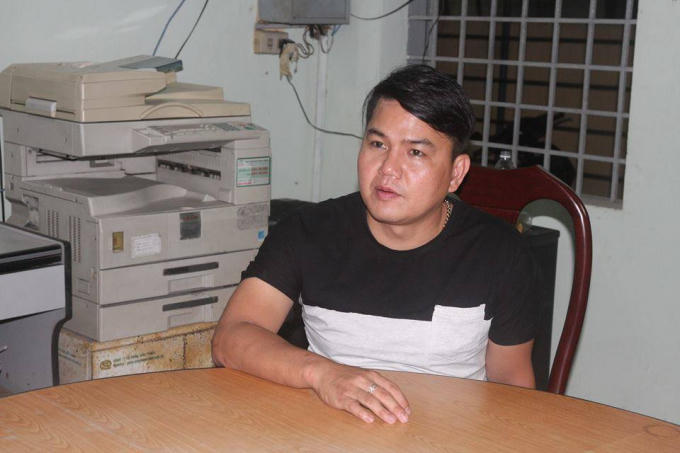 Khanh tại cơ quan công an.