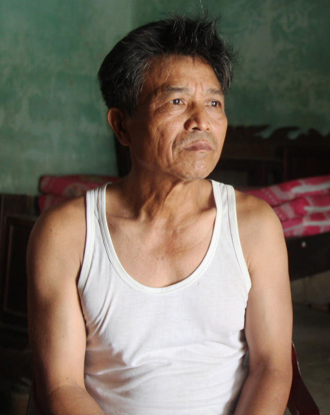 Ông Trần Đình Duất sau 4 năm nộp tiền cho con dâu đi XKLĐ, nhưng không được vẫn đang lo trả số tiền vay mượn.