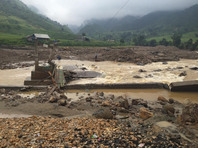 Lào Cai đã tiếp nhận gần 7 tỷ đồng từ các đơn vị trong và ngoài tỉnh ủng hộ bà con trong 2 cơn bão vừa qua.
