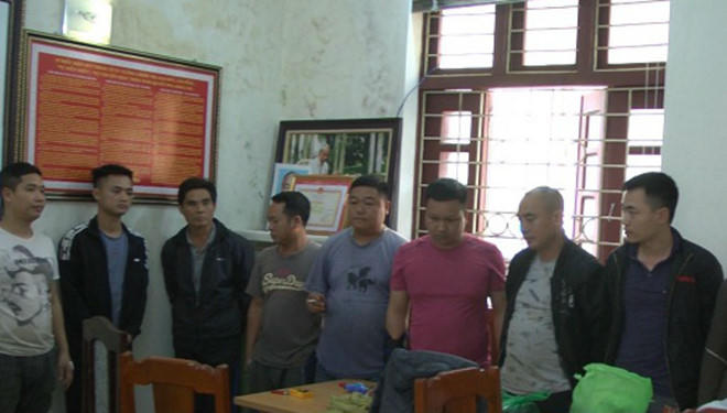 Những con bạc liên tỉnh bị cảnh sát hình sự bắt giữ. (Ảnh: Công an Thanh Hóa cung cấp)