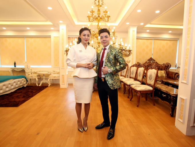 Ông Nguyễn Đình Trưởng: Tổng giám đốc RULYA BEAUTY VIỆT NAM và ca sỹ Văn Mai Hương.