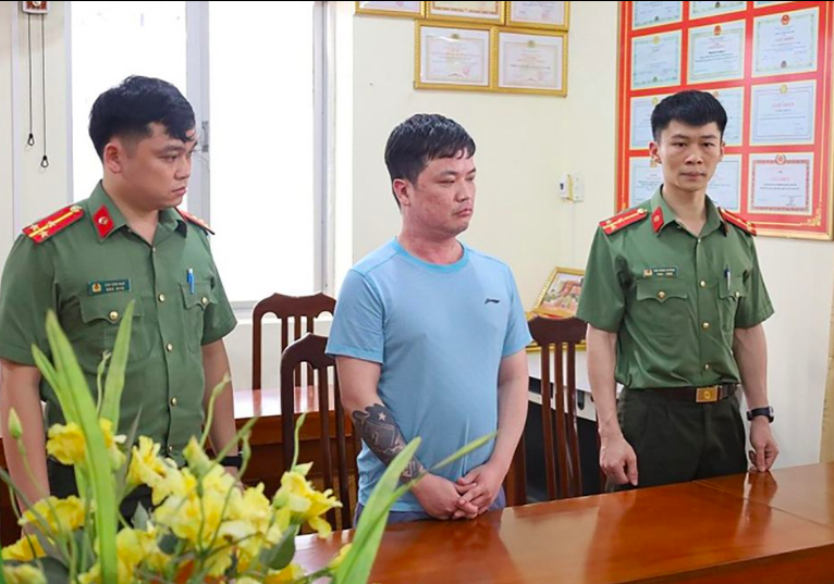 Đối tượng Lê Việt Hùng tại cơ quan Công an. Ảnh: CA Lạng Sơn.