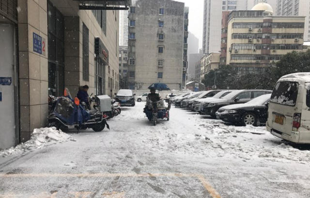 Tuyết rơi khá dày tại Thường Châu ngày hôm nay 27/1. Ảnh Dân trí.