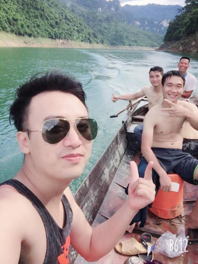 Có thể đi thuyền ngắm cảnh.
