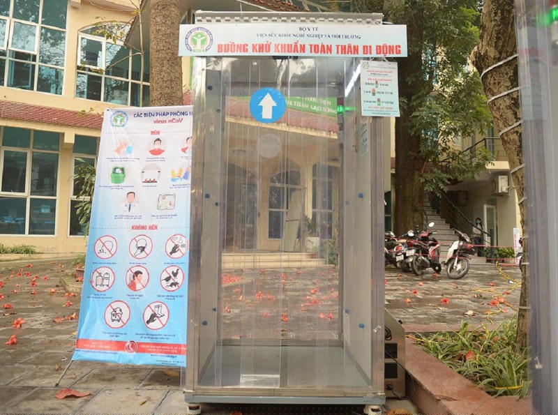 Buồng khử khuẩn toàn thân "made in Việt Nam".