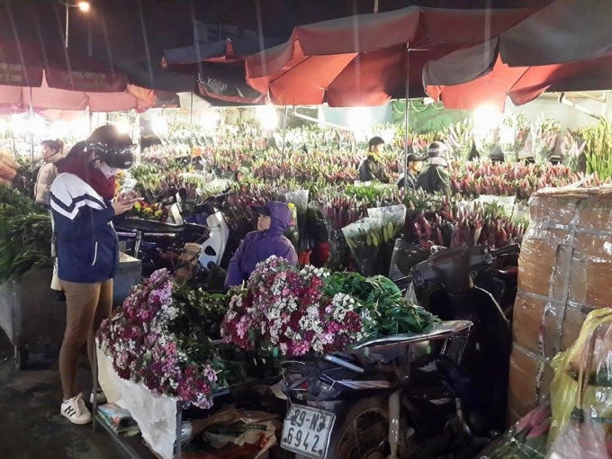 Một góc chợ hoa Quảng An.