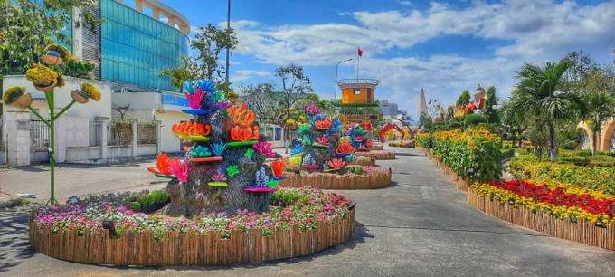 Thời gian khai mạc Hội hoa Xuân vào lúc 19 giờ 00 ngày 08/02/2021 (nhằm ngày 27 tháng Chạp năm Canh Tý) và bế mạc vào ngày 18/02/2021 (nhằm mùng 07 tháng Giêng năm Tân Sửu).