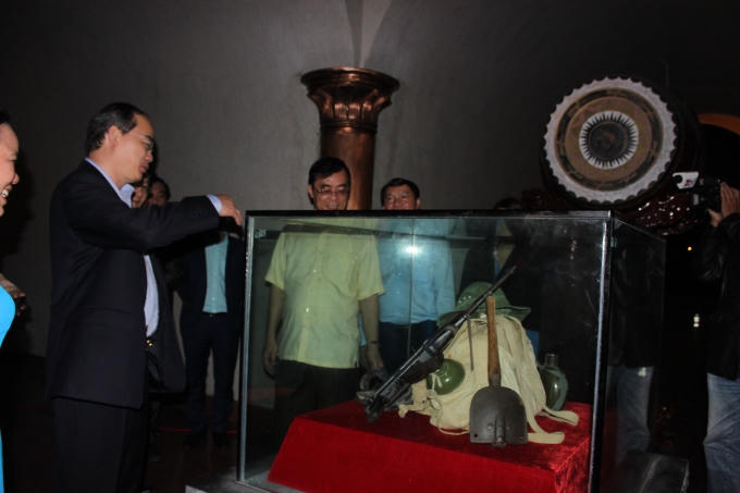 Một chiếc ba lô, một mũ tai bèo, một đôi dép cao su, một bi đông nước và khẩu súng AK. Chỉ vậy thôi mà các anh đã làm nên lịch sử. Ảnh: Quốc Khánh.