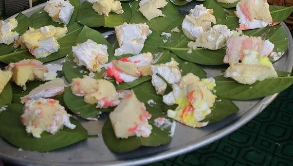 7.000 người ăn chay, d&ugrave;ng l&aacute; m&iacute;t thay đĩa nhựa để bảo vệ m&ocirc;i trường