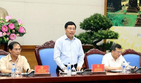 Phó Thủ tướng Chính phủ, Chủ tịch Ủy ban Quốc gia APEC 2017 Phạm Bình Minh chủ trì phiên họp.