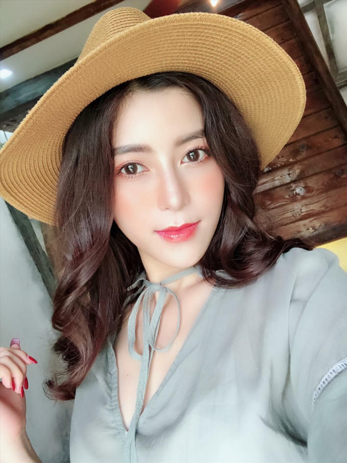 Cô sở hữu ngoại hình sáng sân khấu cùng giọng hát nội lực, sáng ở những quãng cao cùng kĩ thuật xử lý tốt. Ảnh: FBNV